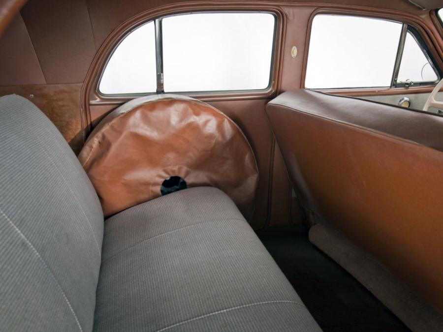  Kaiser Special Traveler Sedan 4-Door 1949 года  (фото 6 из 6)